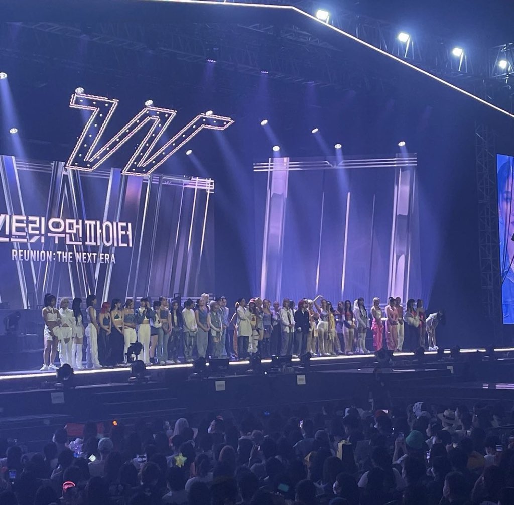 moo_ikkie's tweet photo. I dont have any pictures of SWF ladies in their hideout, but here's screenshots of their reunion concert (need more concerts). 

Happy 1st anniversary my dancing queens! 💜💙💛💚🧡❤🤍💗
#StreetWomanFighter #1YearDancingWithSWF https://t.co/lX9sHIFS4W
