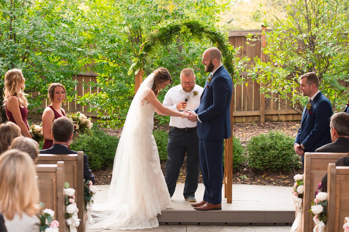 Have your wedding Southern-style at <a href="/LovelessCafe/">Loveless Cafe</a> in Nashville, Tennessee!

thestylebouquet.com/2022/08/24/say…