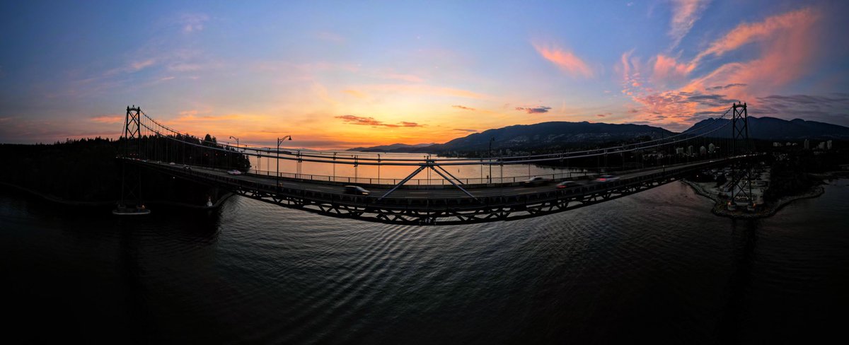 ❓Did you know that the #LionsGateBridge in #Vancouver BC:  
🔹Opened in 1938
🔹Lions Gate refers to a pair of mountains north of Vancouver
🔹Total length is 1552 ft (main span) 
🔹Total height is 364 ft (tower) 
🔹Designated a National Historic Site of Canada in 2005