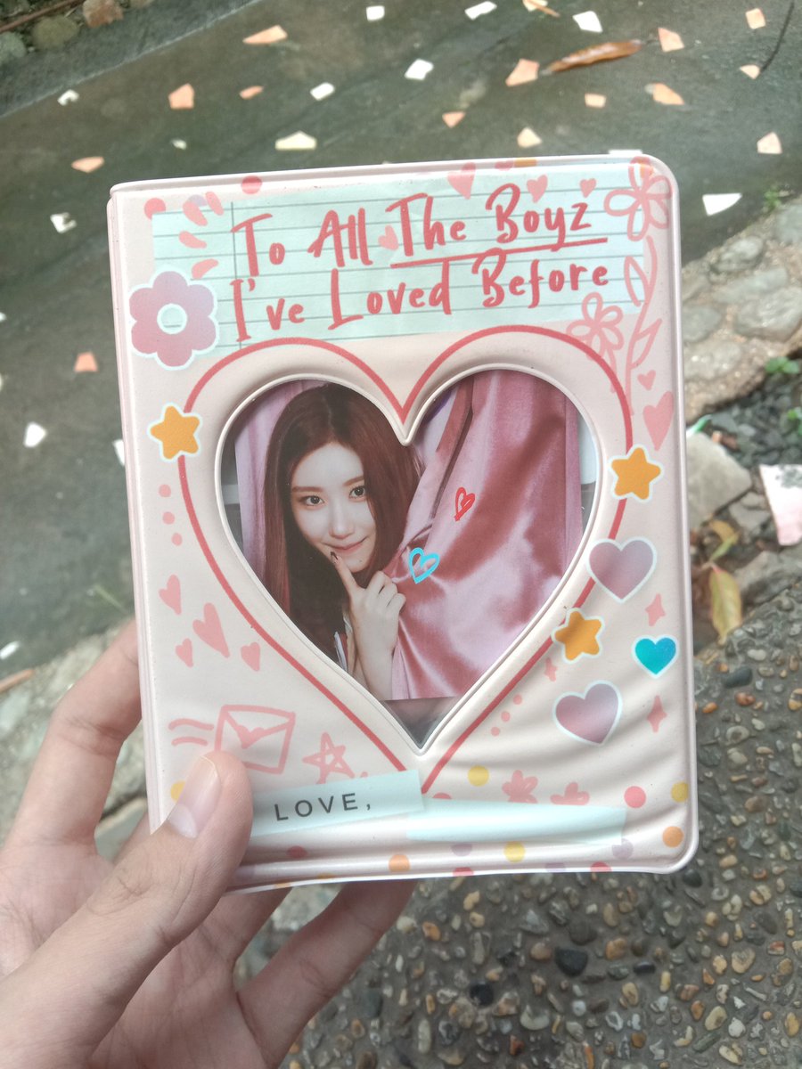 LOVINGSUNGCHAN's tweet photo. — #linyamomints 

Hello po ate Gee @bwoodol ! My TATBILB collbook is finally here ahhhhh, tysm for packing it vv securely 💗 Super loved it and ang pretty ng design ! Perfect sya for my Chaeryeong collection. Till our next transaction po 💗 tysm again. https://t.co/YeNPwojE8y