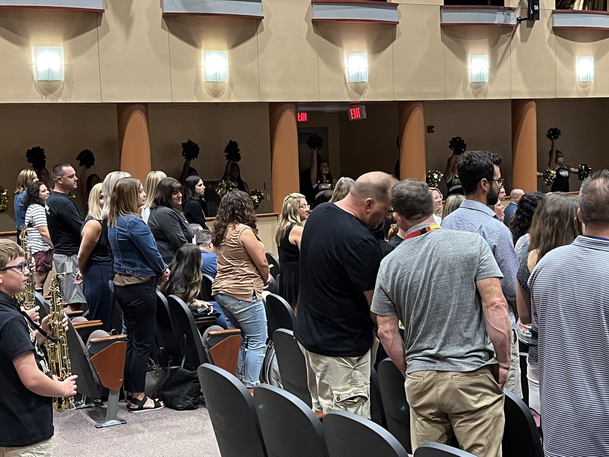 CounselorGhs's tweet photo. Shout out to our cheerleaders and band members!! Thanks for getting the staff pumped up today. #nobodybeatsaGator 🖤💛🐊 https://t.co/Y9aRyfaN4k