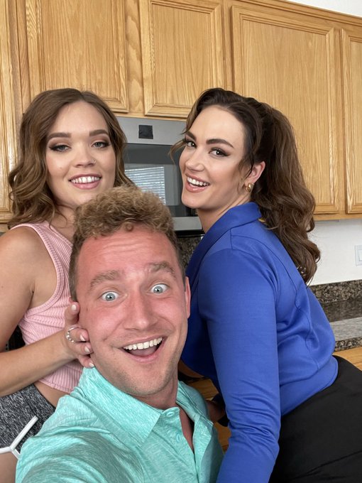 HAVE you seen the NEW NEW for @Brazzers 🎉🏠  Had so much fun with @thesiridahl  @VanWyldexxx 😻😈😻  And<a class="tags" href="/tag/brazzers">@brazzers</a><a href="/tag/newprofilepic"class="tags"><span>#newprofilepic</span></a>