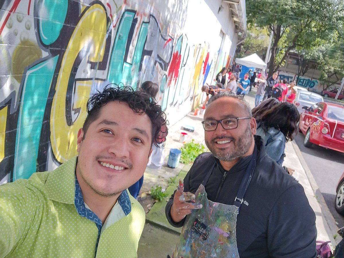 alexalba's tweet photo. Hoy en la alcaldía @AzcapotzalcoMx pintamos un muro colaborativo con el artista @enriquechiu por iniciativa de @MedicalImpact_
Dignificando el espacio público con vecinxs, creamos comunidad, nos reapropiamos de él y cambiamos la percepción para vivir más segurxs.
#ViveElCambio https://t.co/ysLu2T9oVn