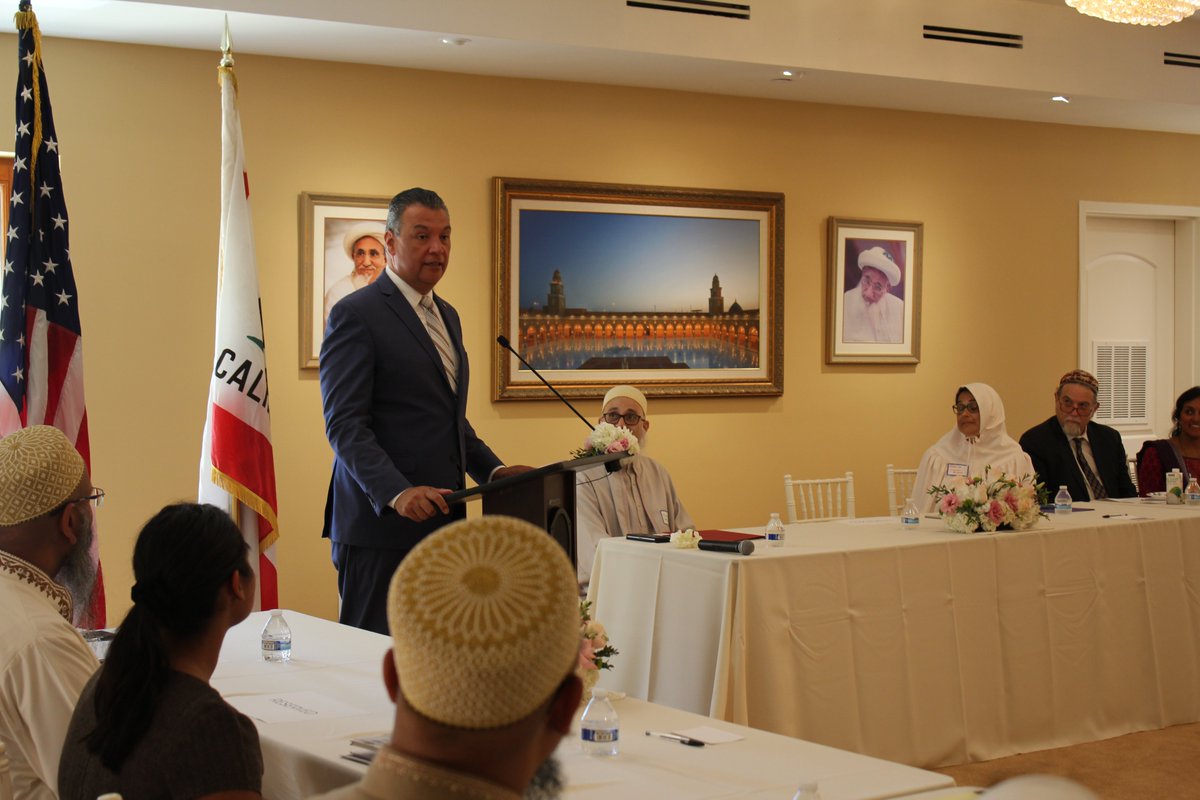 SenAlexPadilla's tweet photo. It's an honor to come together with Muslim, Jewish, Hindu, and Christian interfaith leaders in LA to discuss enhancing safety &amp; addressing violence against faith communities.

Coming together &amp; embracing the diversity of our beliefs allows us to learn from and support each other. https://t.co/98cwwsO1iH