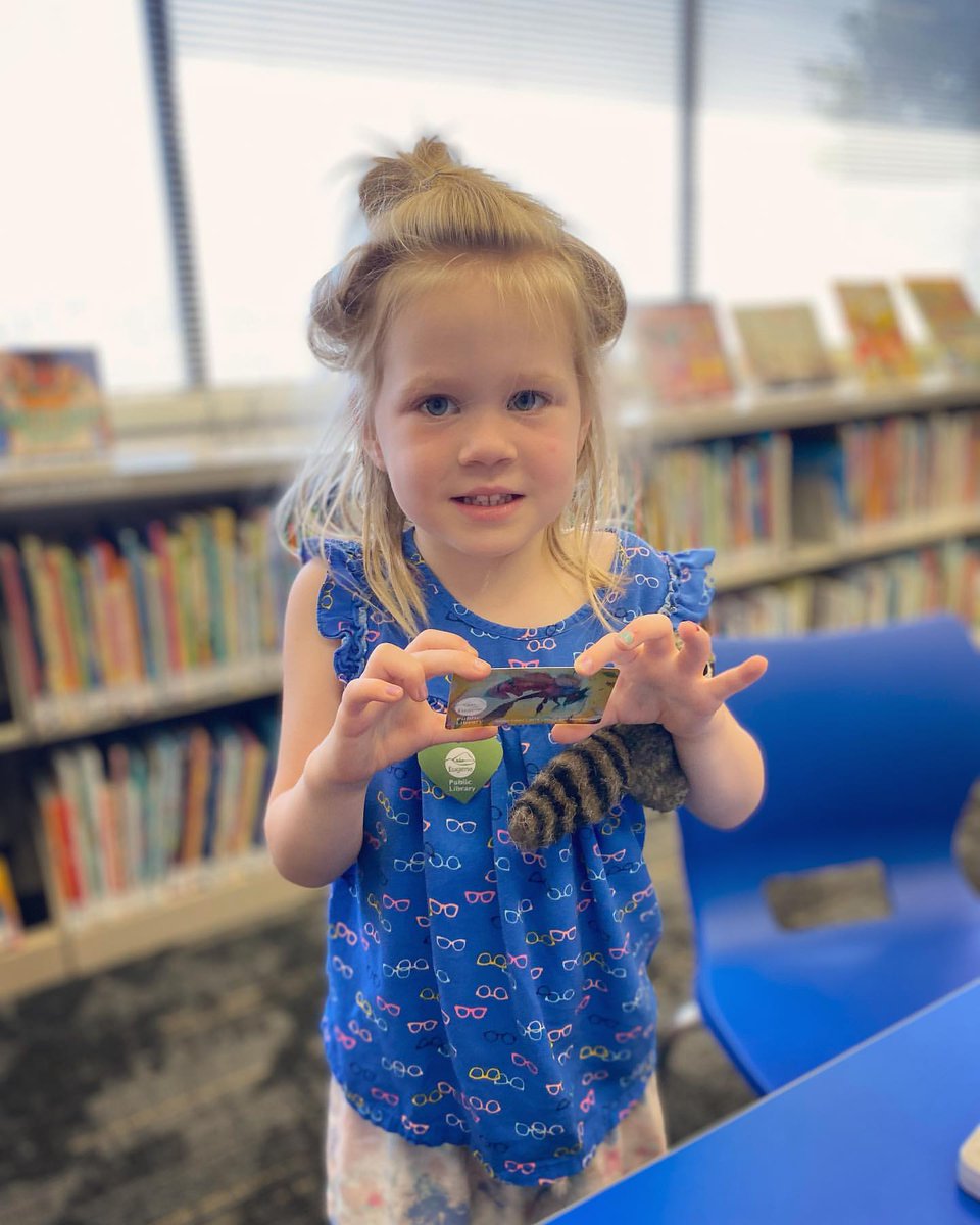 EugLibrary's tweet photo. So exciting when they first get a library card of their very own! #eugeneoregon #eugenepubliclibrary
.
๐ทthanks to jmayswy on IG https://t.co/XQ9vqJtVHb