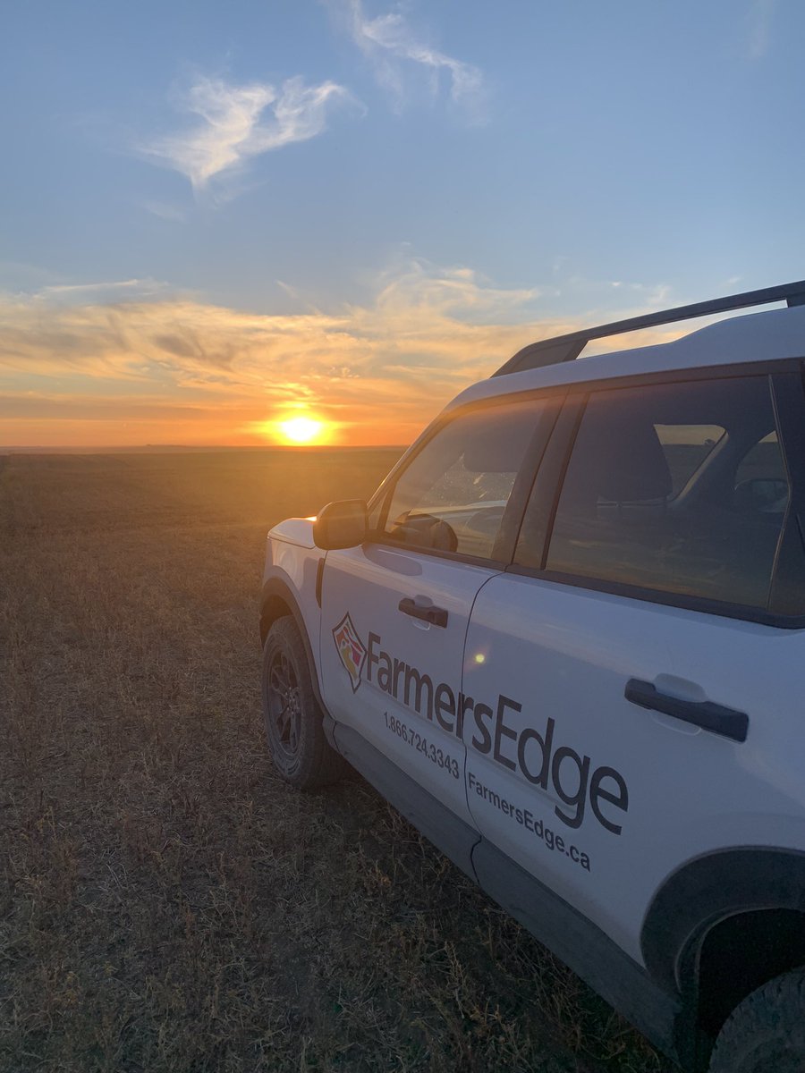 FE_SPrairies's tweet photo. Those harvest sunsets just hit different. Wishing everyone a safe harvest season. https://t.co/RbthOAdE0t