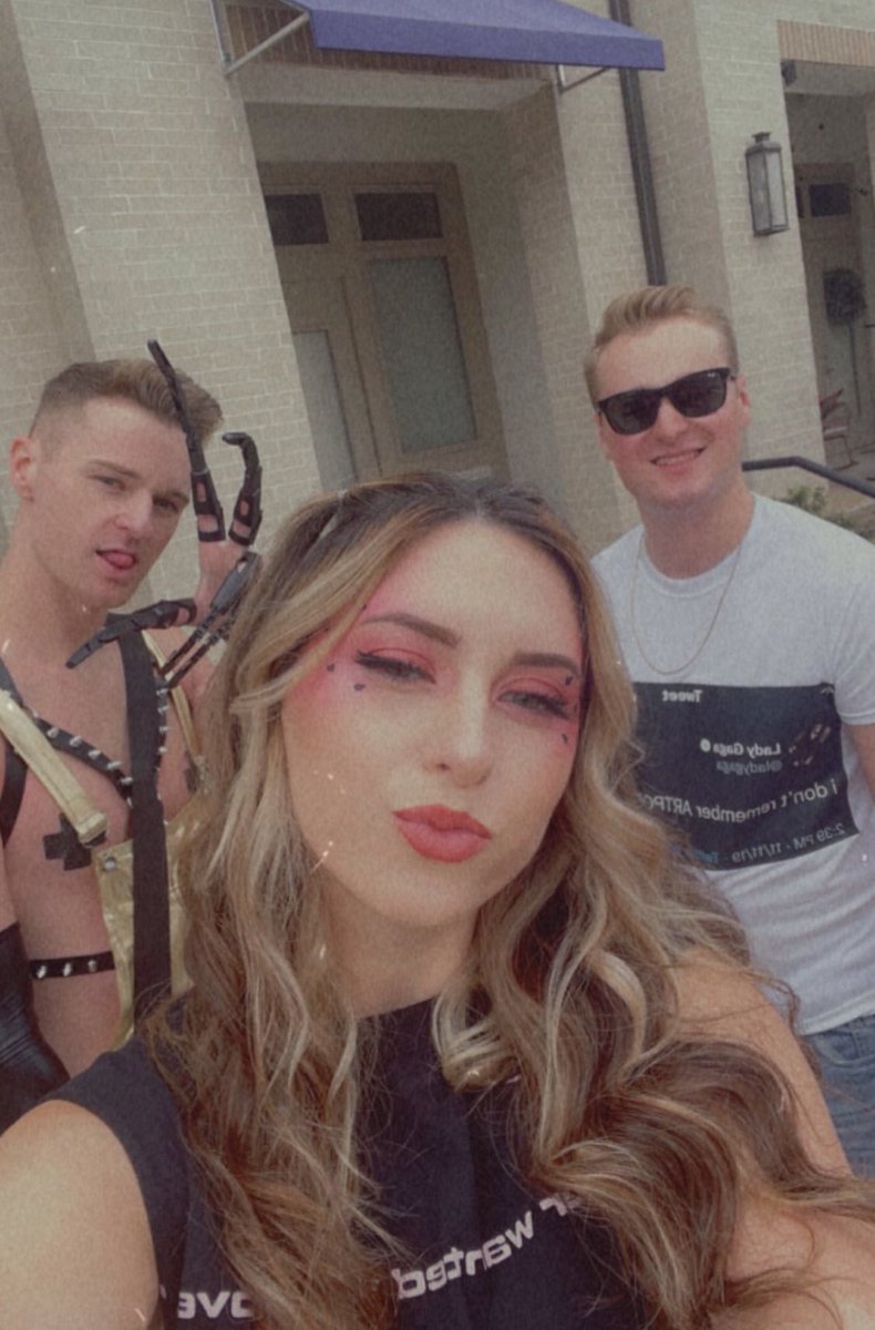 ARTPOPACT2daily's tweet photo. HERE WE GO! #ChromaticaBallDallas 🖤 https://t.co/Dfwqk3kynu