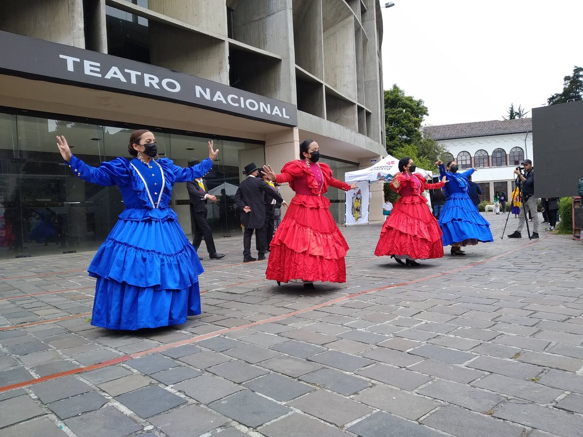 BALLETQUITUS's tweet photo. Muestra didáctica de Quitus en apoyo a los artesanos y emprendimientos, en la Casa de la Cultura Ecuatoriana gracias a la invitación de Cooperativa #jardinazuayo https://t.co/FtQnaSAeCd
