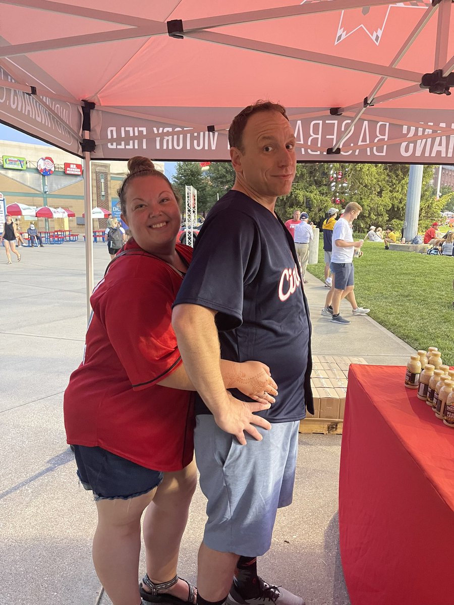 Maxinn_Outt's tweet photo. @joeyjaws  thank you for being a good sport! Absolutely one of your biggest fans and am so excited to finally get a picture after watching so many competitions! #Indy #circlecity #joeyjaws world record for 32 boxes of popcorn! https://t.co/WW38JrAqhk
