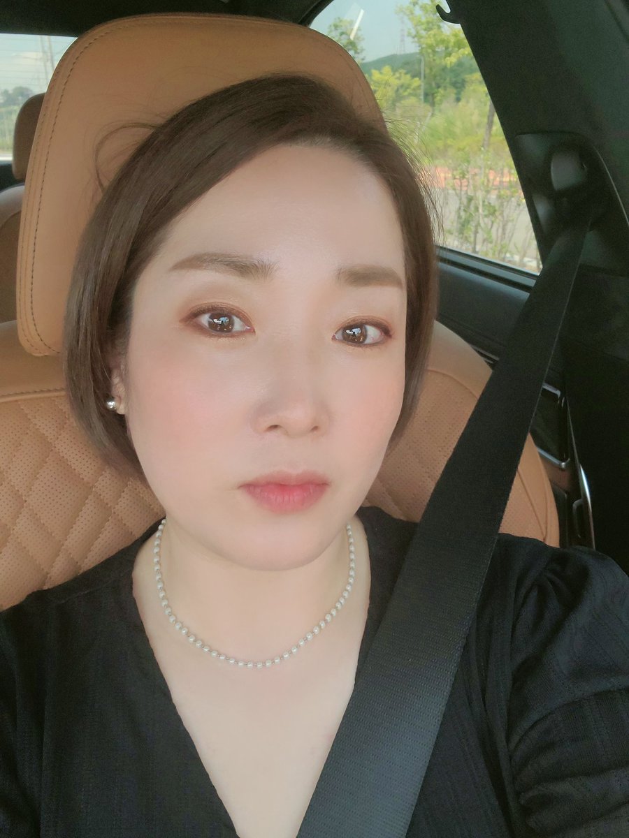 Yo11202Yo1120's tweet photo. 뫄처럼 화장십센치하고 룰루랄라 https://t.co/w90sK6mFiC