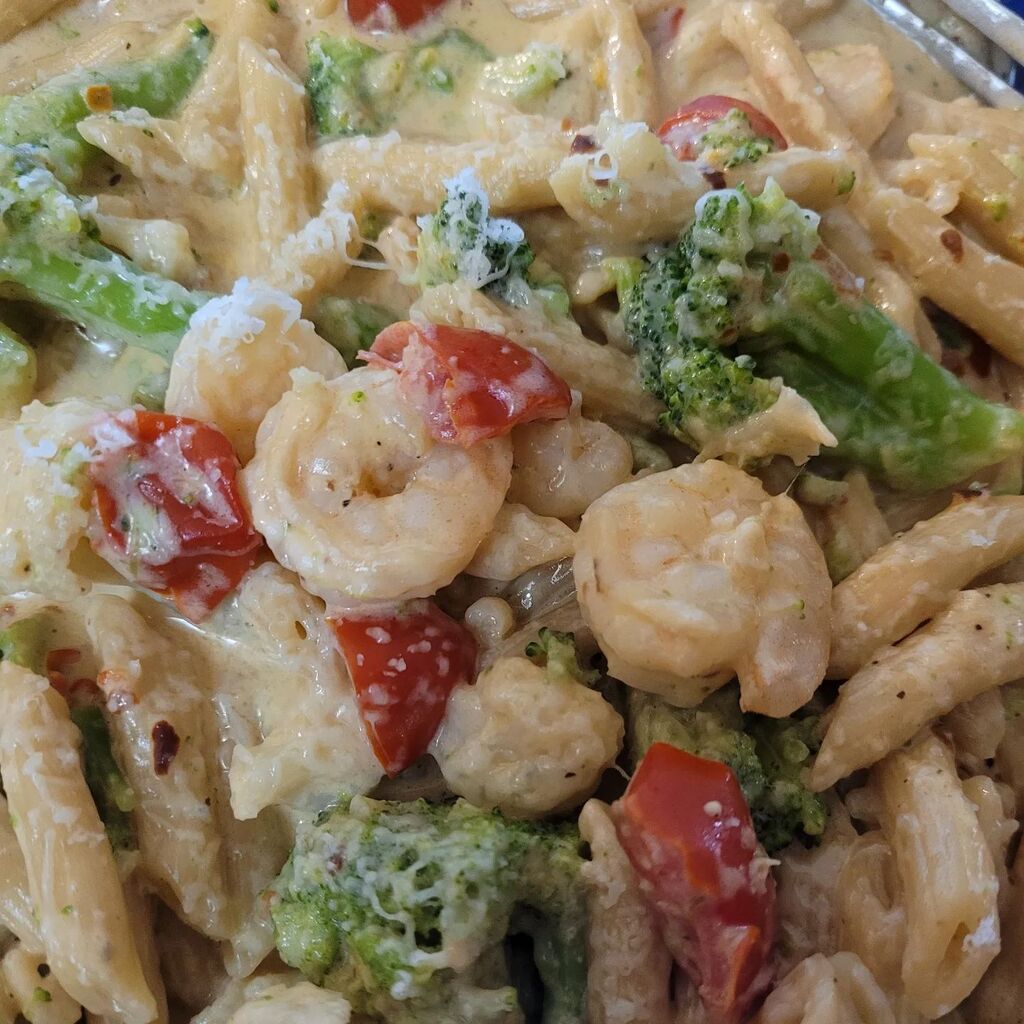 #dinner tonight.  Shrimp,  broccoli,  cauliflower,  tomato pasta with parmesan cream sauce #homecooking #foodie instagr.am/p/Chn_S_Jsv7Y/