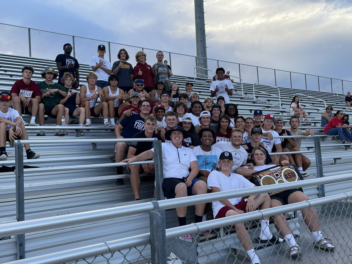 perrypumas's tweet photo. #PumaNation Football out showing their support for @PerryUnified! @perry_pumas https://t.co/LWRaWwPdP0