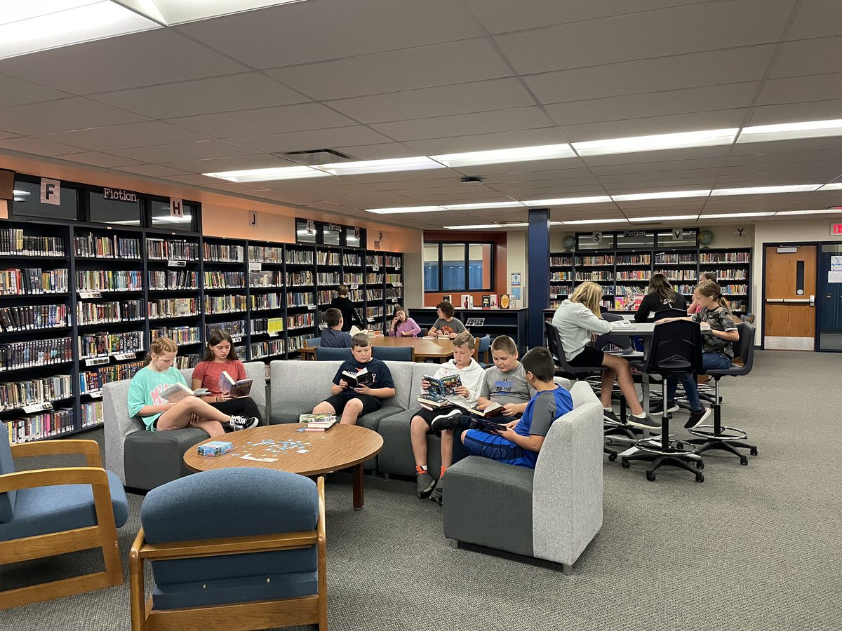 Mrs_RBerns's tweet photo. Last week was a blast having students in the library and getting books in their hands!! 6th graders completed a breakout room for library orientation this year and did a fantastic job! 

#longhornlibrary
#abilene5starschools https://t.co/hML3VoApPx