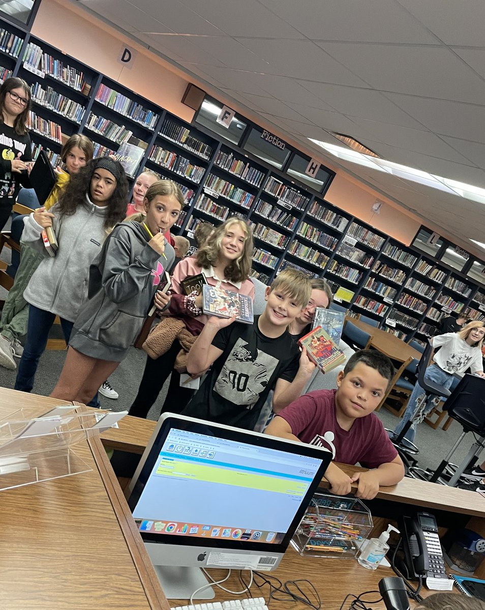 Mrs_RBerns's tweet photo. Last week was a blast having students in the library and getting books in their hands!! 6th graders completed a breakout room for library orientation this year and did a fantastic job! 

#longhornlibrary
#abilene5starschools https://t.co/hML3VoApPx