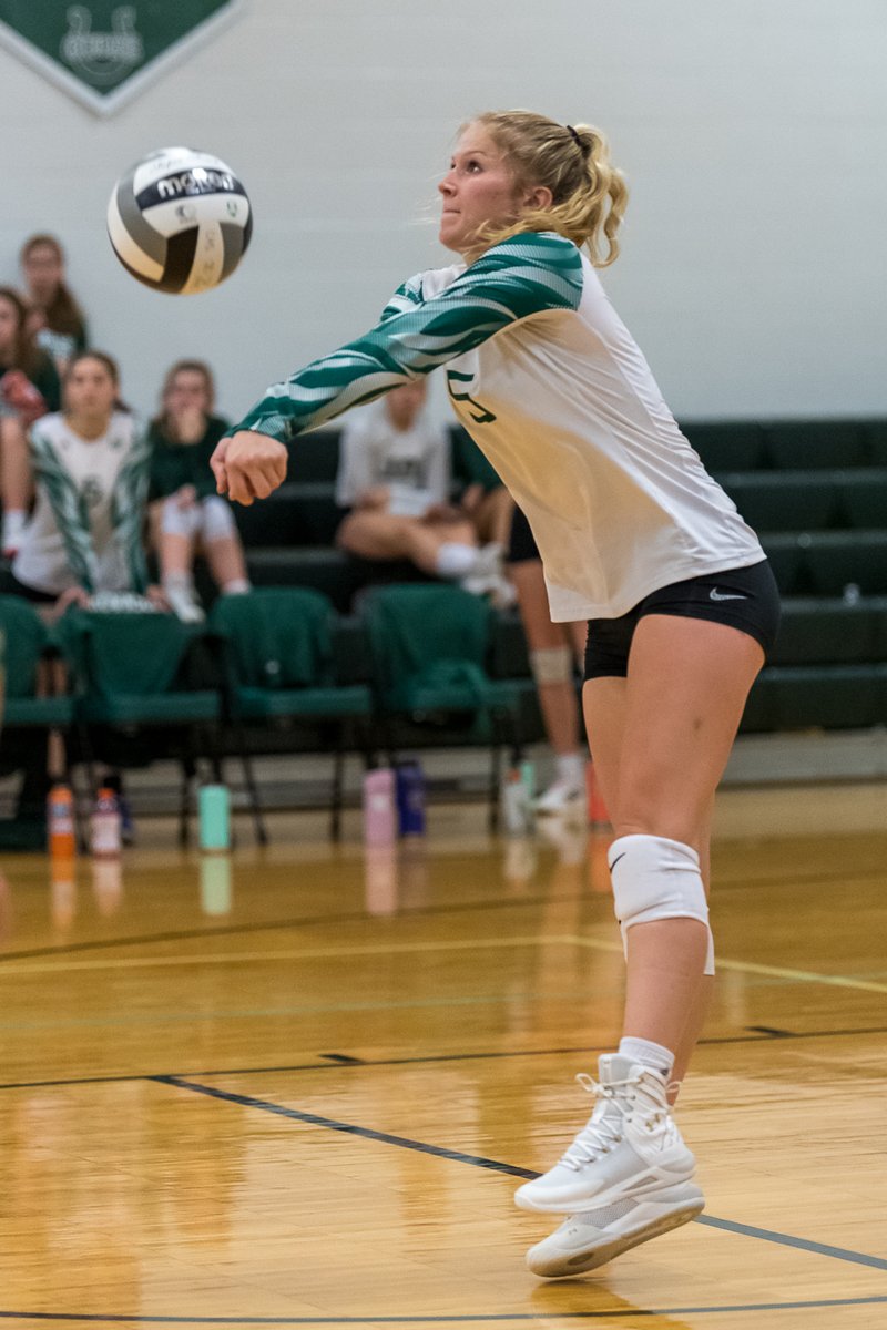 russellgifford's tweet photo. Cloverleaf's @Kendra_courtock handles a Black River serve. @Cloverleaf_HSVB https://t.co/Ef9YN9Xdhy