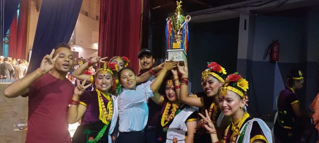 उपत्यकाव्यापी नृत्य प्रतियोगिता जितेपछि खुसि मनाउदै बिधार्थिहरु 💖