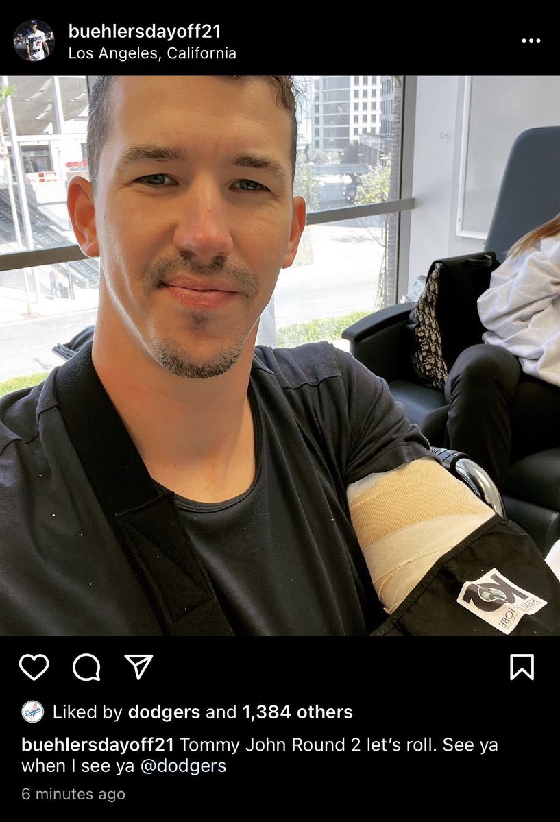AmericanPaisa's tweet photo. looks like they performed surgery on the wrong arm. https://t.co/7nW4qRCPP9