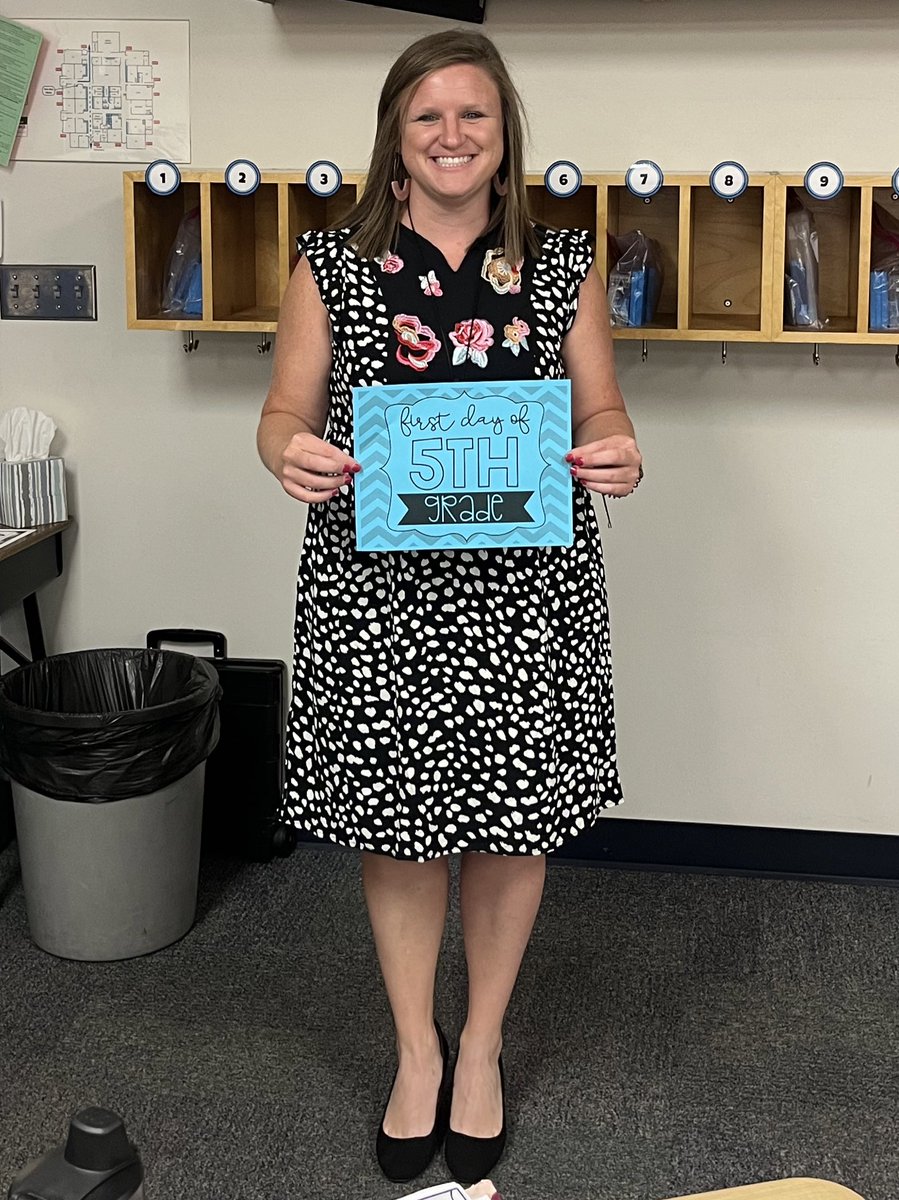 What an amazing first two days with this team <a href="/michellepoppekc/">Michelle Poppe</a> ! There has already been so much leadership shown from our <a href="/ToppingBulldogs/">Topping Elementary</a> 5th graders!