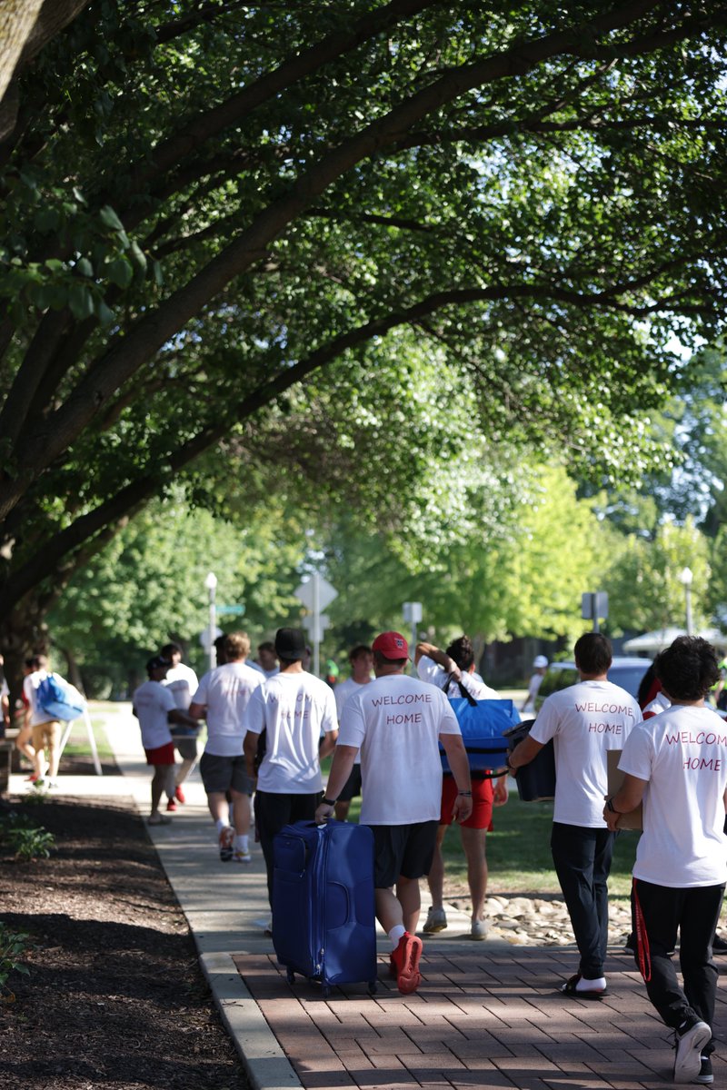 northcentralcol's tweet photo. As #NCWelcomeWeek ends, we send a heartfelt thank you to all staff, faculty and students who gave their time to welcome incoming students and loved ones to campus.
Here’s to the start of another memorable year! https://t.co/KejefFDg9o