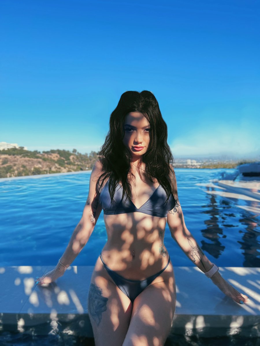 H8Sboys's tweet photo. My heart is pierced by Cupid 💘
I disdain all glittering gold
#altgirl #bikini #infinitipool #hills https://t.co/OOW8pAU8ni