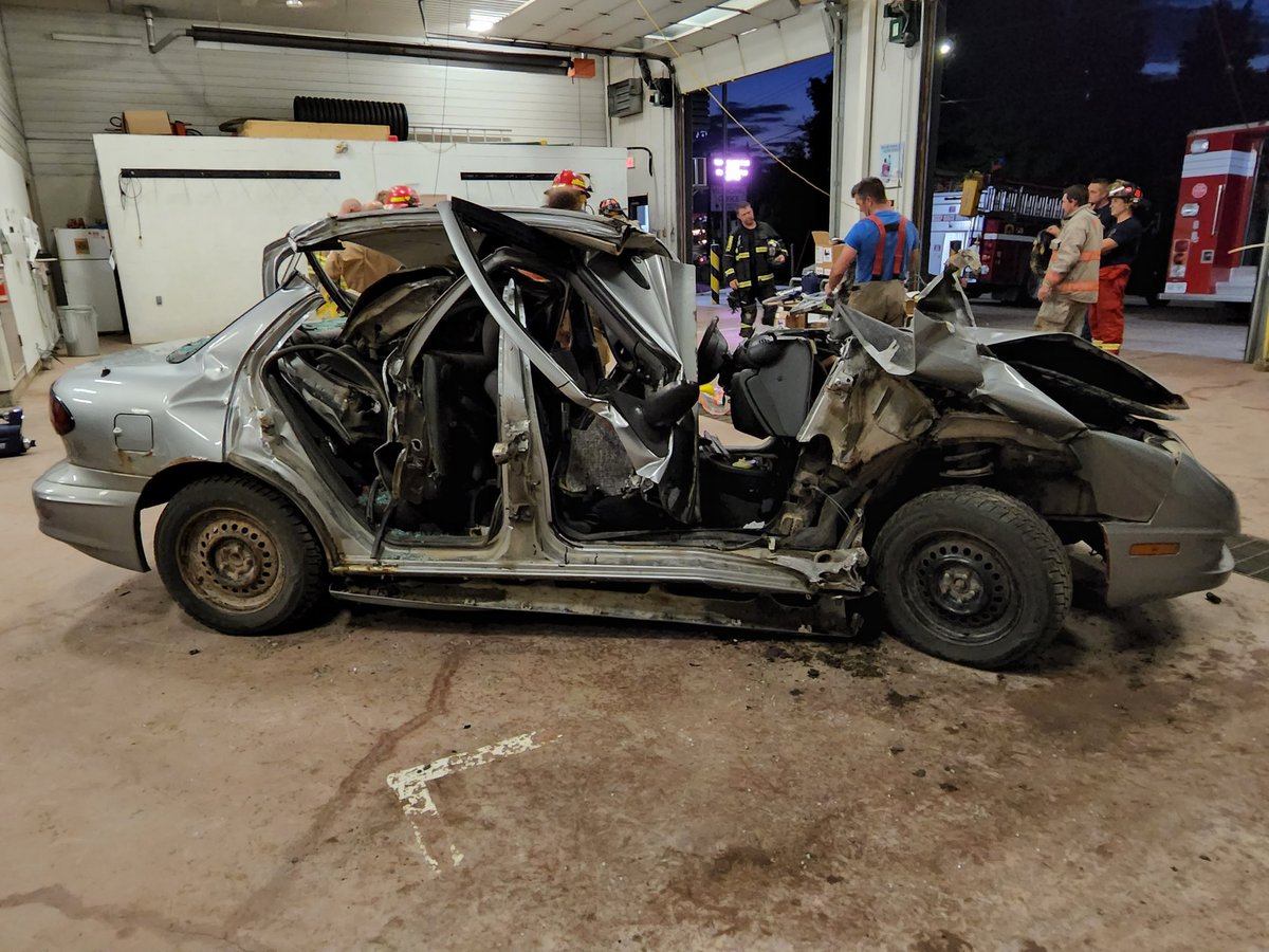 BonnVallFD's tweet image. Pleasure having @JDefosse in to get our officers ready to get new edraulics into service. Thanks again for sharing your knowledge.