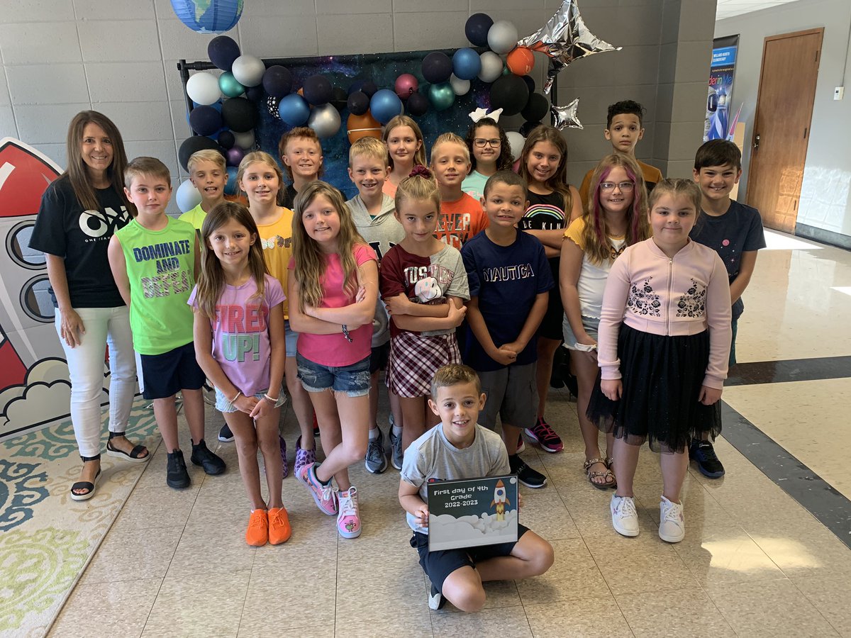 Williamson3Ss's tweet photo. We had a great first day in 4th grade! #WillardFirstDay #1Team1Willard @wn_tigers https://t.co/kqS2I4tlBG