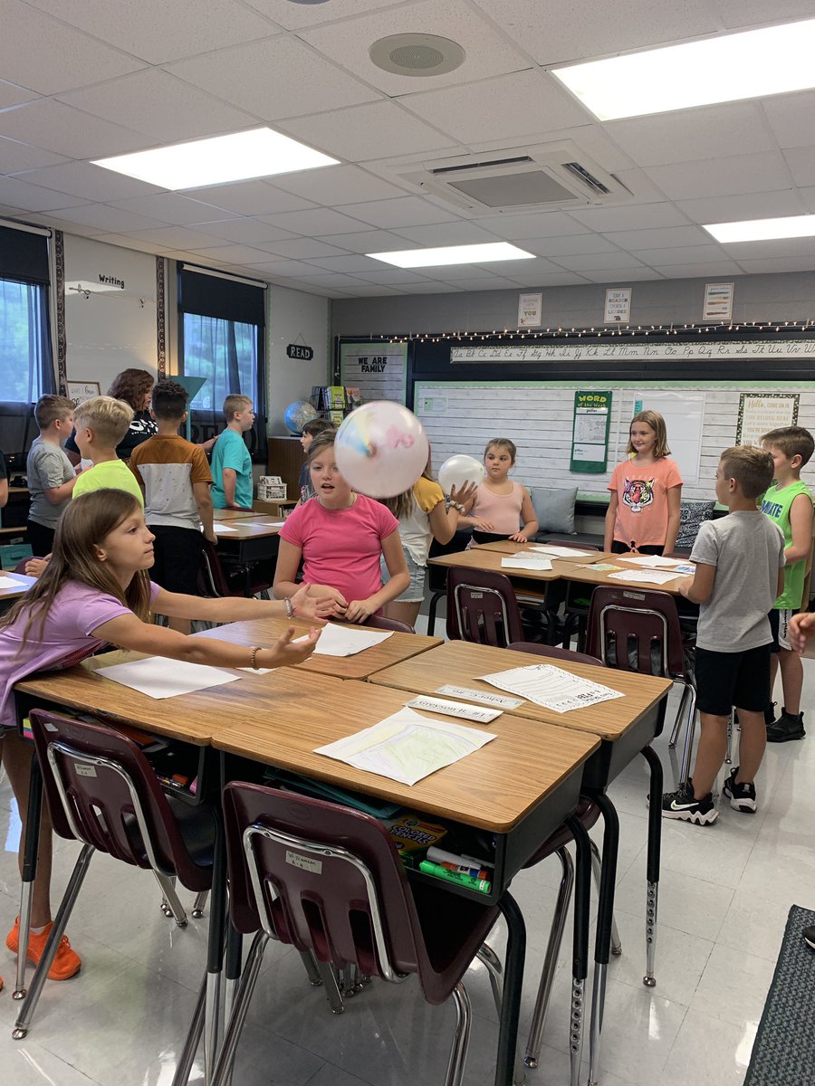 Williamson3Ss's tweet photo. We had a great first day in 4th grade! #WillardFirstDay #1Team1Willard @wn_tigers https://t.co/kqS2I4tlBG