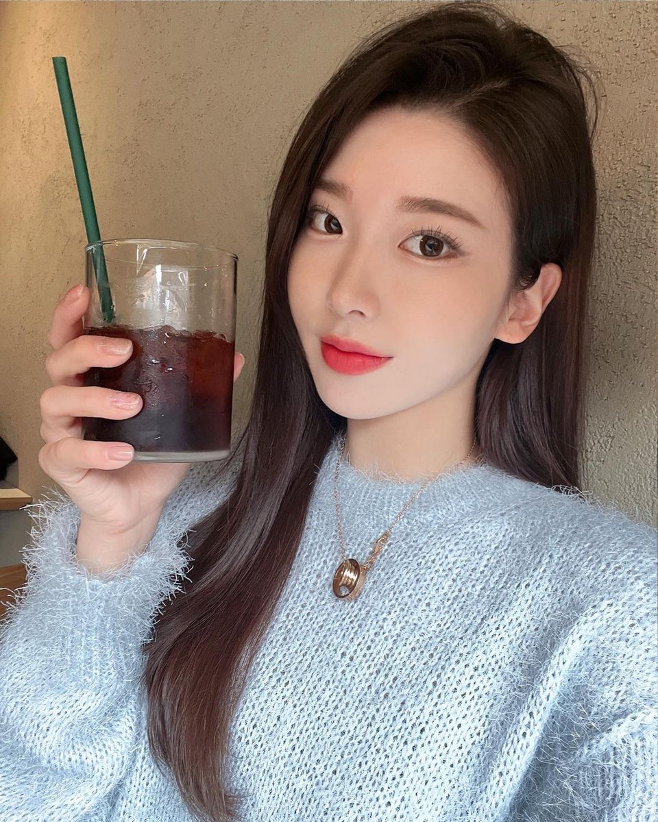 uong_32's tweet photo. 같이 한잔 할사람? 
#동안 #유부녀 #수원 #섹트 https://t.co/UIokCiA1oC