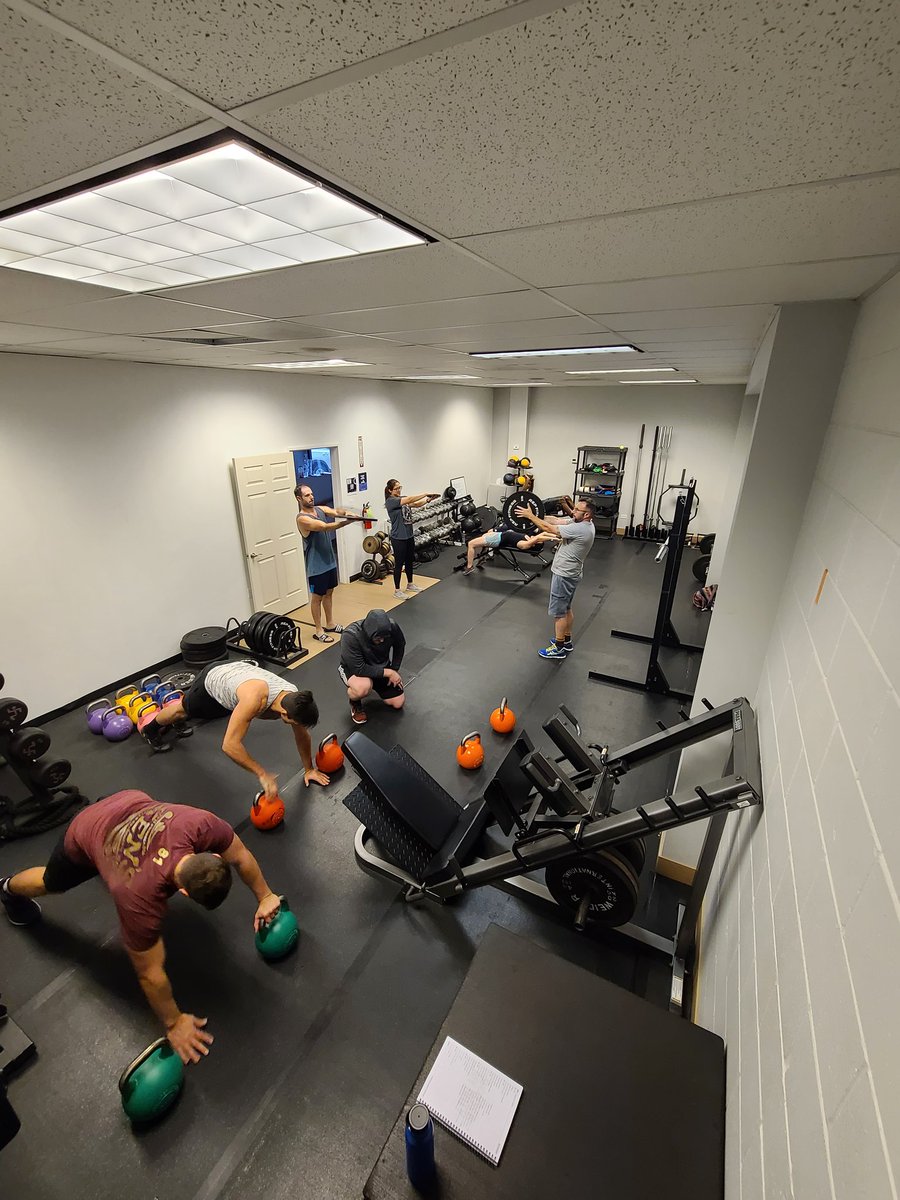geminifc's tweet photo. Fun upper body bootcamp with Coach Dave  tonight!

#geminifitnessandcombat #geminifc #englewoodcolorado #englewoodgyms #fitnessbootcamp #fitnessclasses #bootcampclasses #bootcampworkout #gymlife #fitnesslife #strengthtraining #weighttraining https://t.co/l3F9H6Snc1