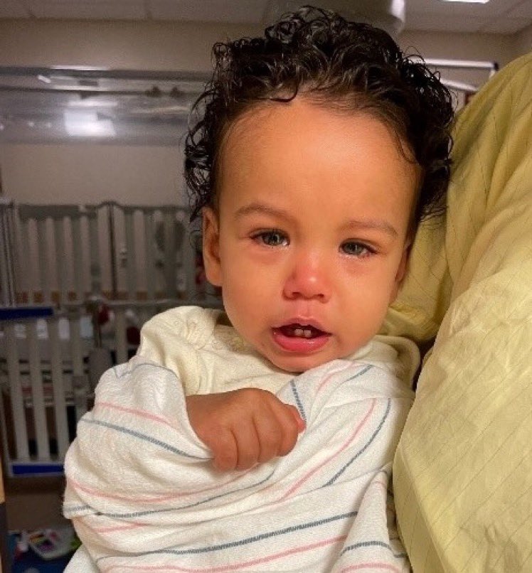MorganWolfeNews's tweet photo. HELP— Do you recognize this 10 mo old? She was found on a train at @mspairport (Aug.21) 

Police say the woman w/ her was having a mental crisis. They don’t believe she is her guardian or parent. The toddler doesn’t match any missing reports. Call 911 if you know her! https://t.co/9rPv6kftlt