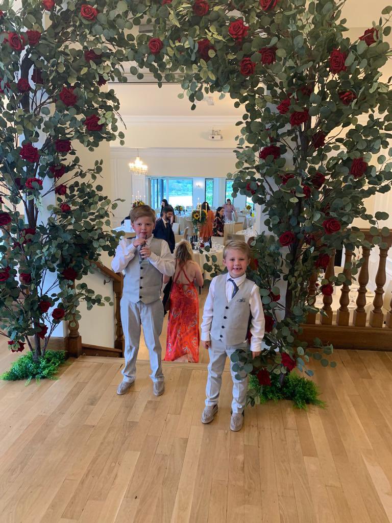 Our arch is available to hire. Different combinations available from dreamy white blossom to rustic autumnal leaves…. Get in touch 🖤💗