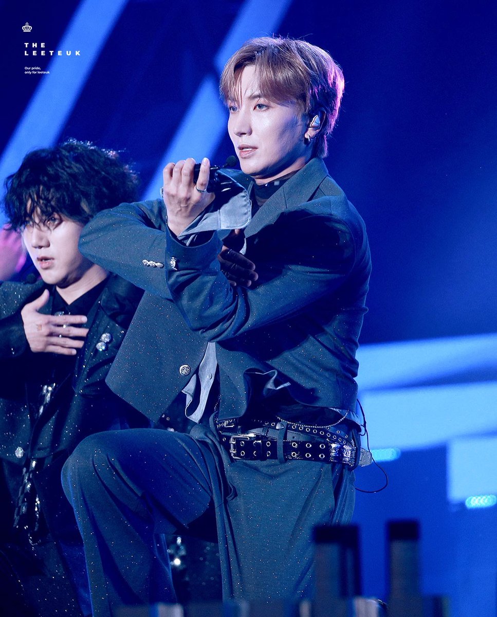 theleeteuk's tweet photo. [HQ] 220820 SMTOWN LIVE 2022 : SMCU EXPRESS 

🖤💙

#이특 #박정수 #LEETEUK #슈퍼주니어 #SUPERJUNIOR #SJ #더이특 #THELEETEUK #SMTOWN #SM콘서트

@special1004 @SJofficial https://t.co/Nlpym6N7ev