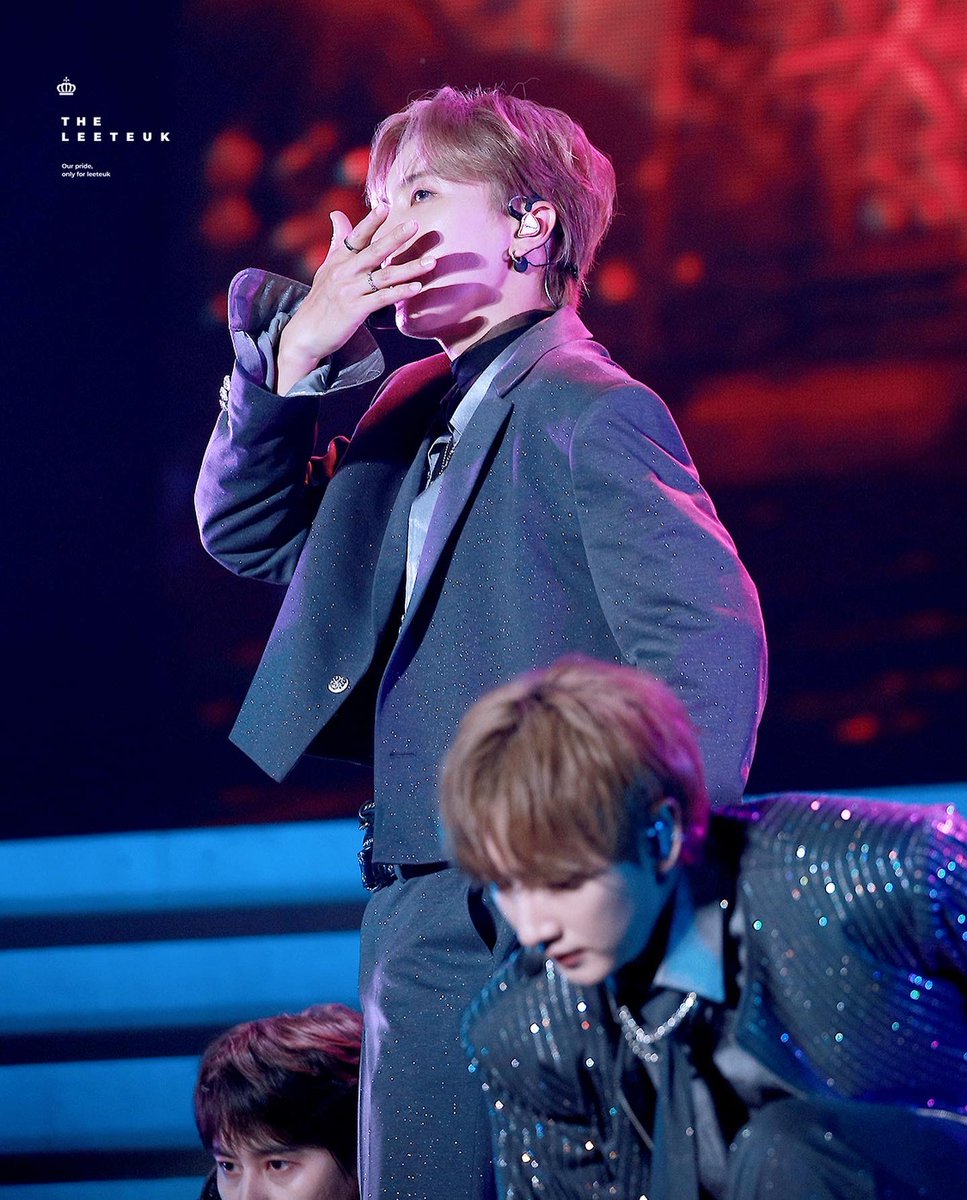 theleeteuk's tweet photo. [HQ] 220820 SMTOWN LIVE 2022 : SMCU EXPRESS 

🖤💙

#이특 #박정수 #LEETEUK #슈퍼주니어 #SUPERJUNIOR #SJ #더이특 #THELEETEUK #SMTOWN #SM콘서트

@special1004 @SJofficial https://t.co/Nlpym6N7ev