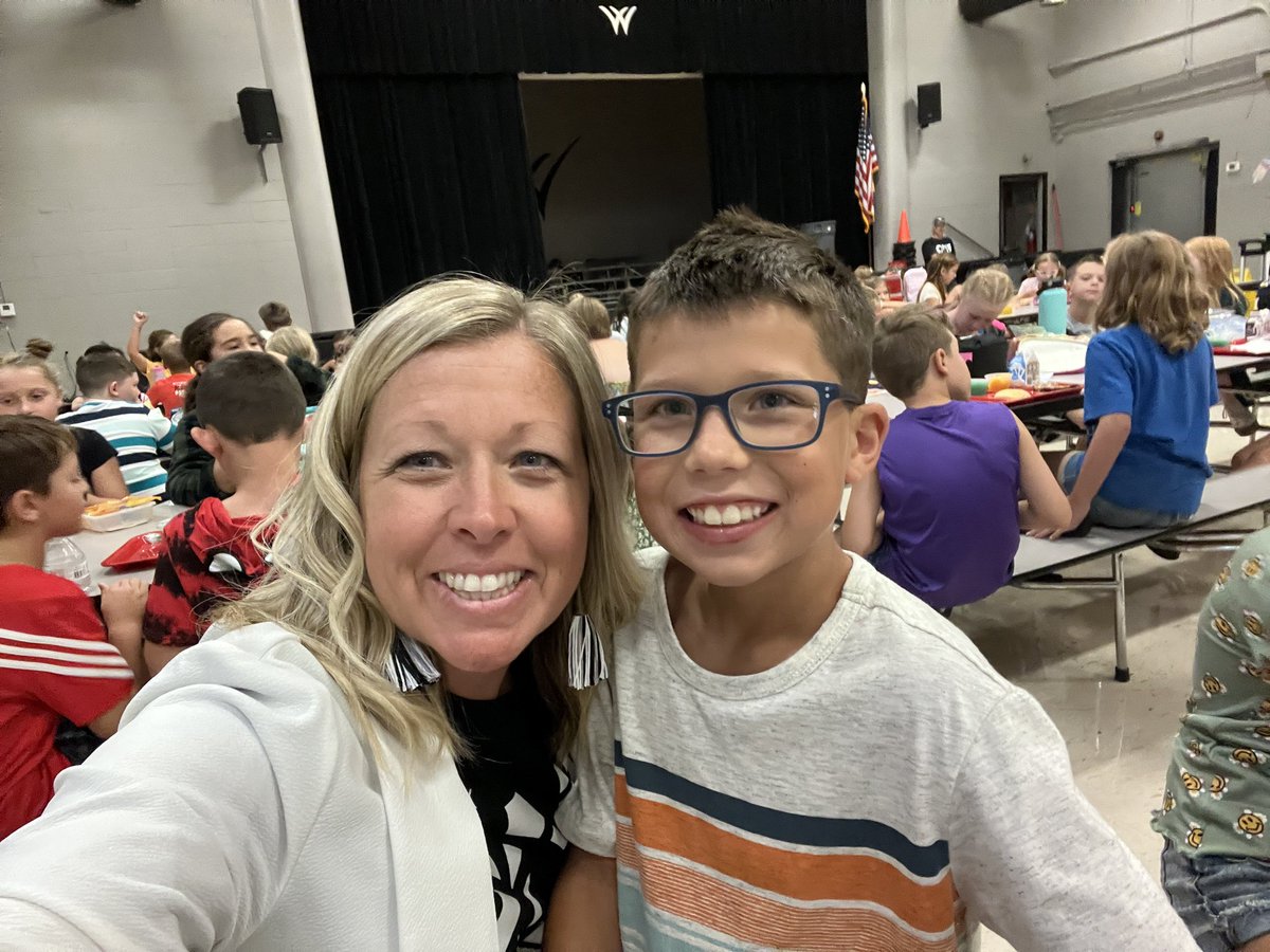 AmandaHambey's tweet photo. It was a great first day @wn_tigers!
#WillardFirstDay🖤🤍 #OneTeamOneDream🐾 #WillardNorthIsOutOfThisWorld🚀 https://t.co/0qA8wWWnW7
