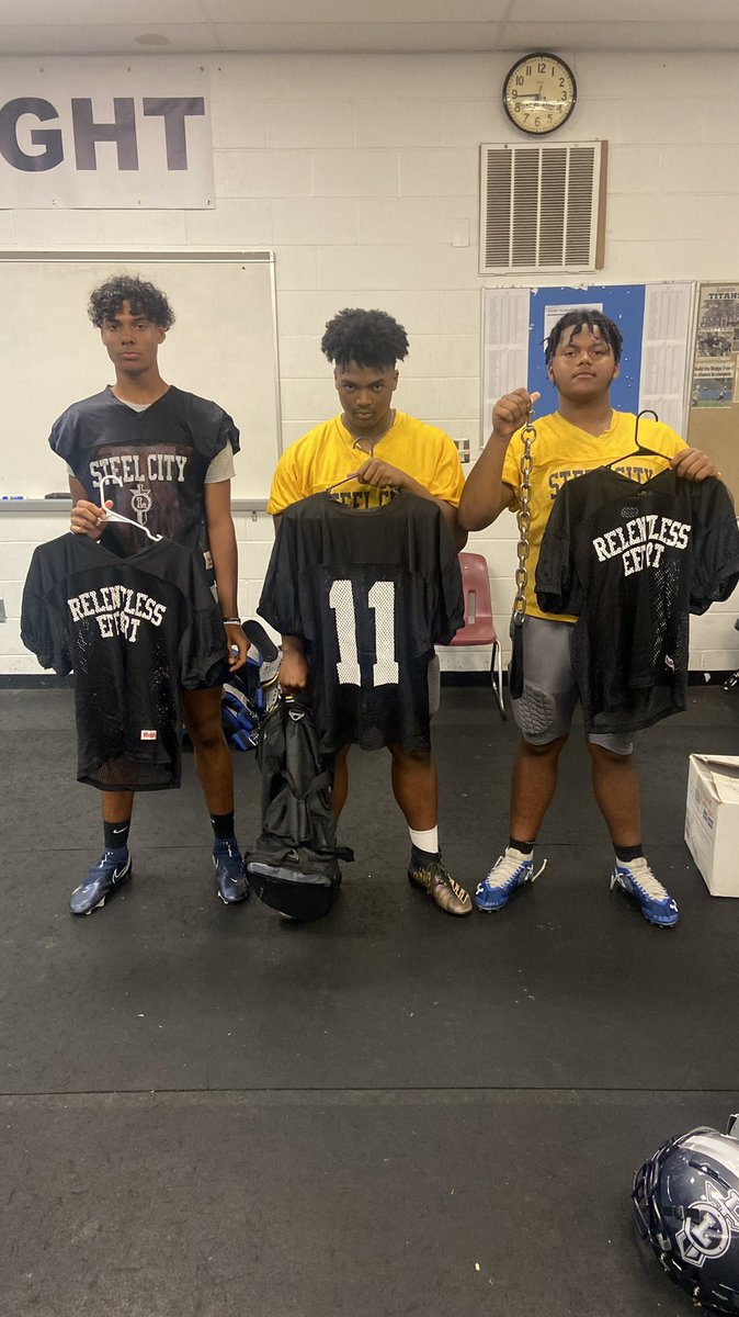 Week 1 Defensive top performers bs Ravenna….<a href="/bigboynoah75/">Noah smith</a> @Grind4Great <a href="/JuliusManning06/">Julius Manning</a>⚪️🔵🏈🏈🏈🏈#EmbraceTheDark