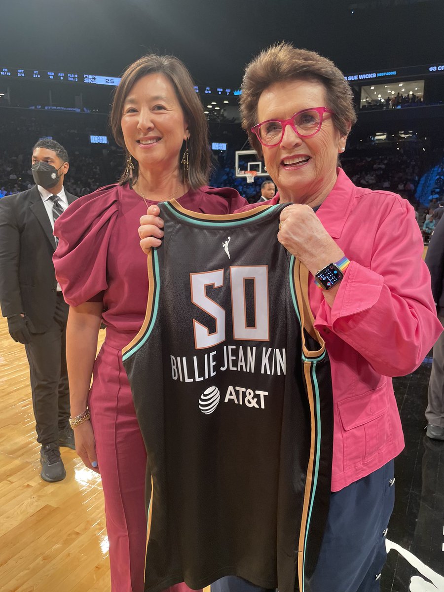 Such an honor to be given a <a href="/nyliberty/">New York Liberty</a> jersey to commemorate the 50th anniversary of #TitleIX, and to spend some time tonight with Clara Wu, co-owner of the NY Liberty.🏀 

#WNBAPlayoffs