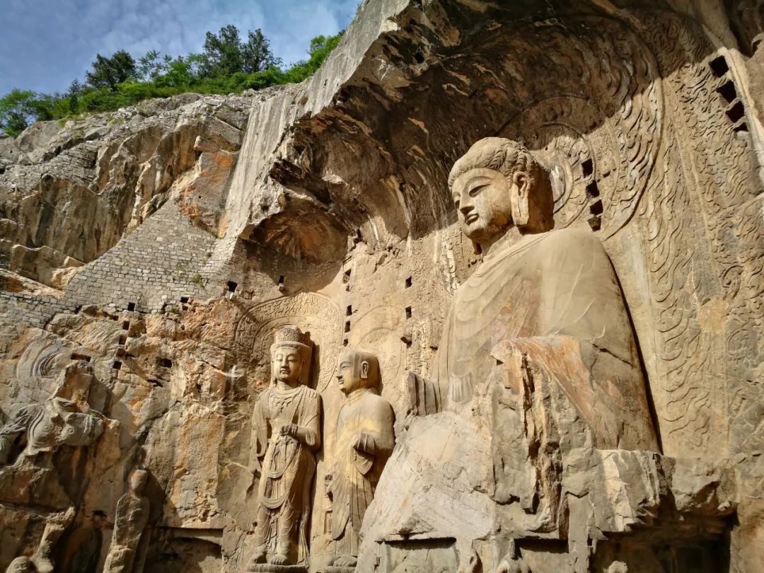 GrottoesLongmen's tweet photo. As the highest achievement of Tang Dynasty carving art and a model of Chinese stone carving art, Fengxian Temple has an infinite charm that shakes people's hearts. Come and experience the wisdom of the ancients with us.#LongmenGrottoes https://t.co/8ph8j8kGgc