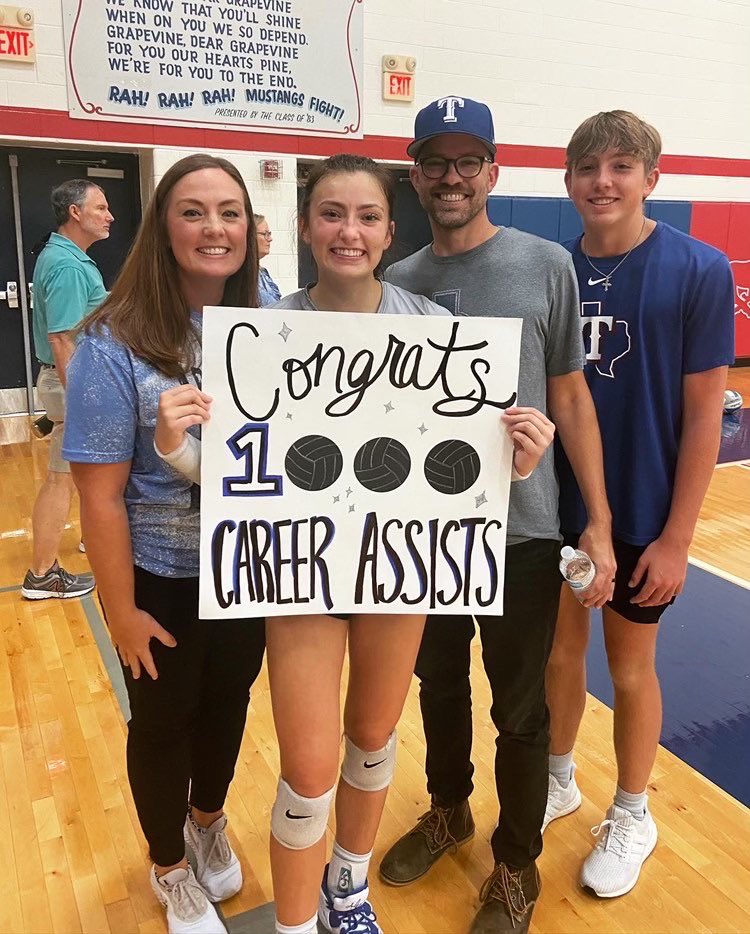BNHSVBall's tweet photo. What a great night! The Bobcats came away with wins across the board against Grapevine! And a BIG congratulations to @KeatynRodgers on achieving 1000 career assists tonight! 👏🏻👏🏻 @NISDAthletics https://t.co/hmlaKnFd9A