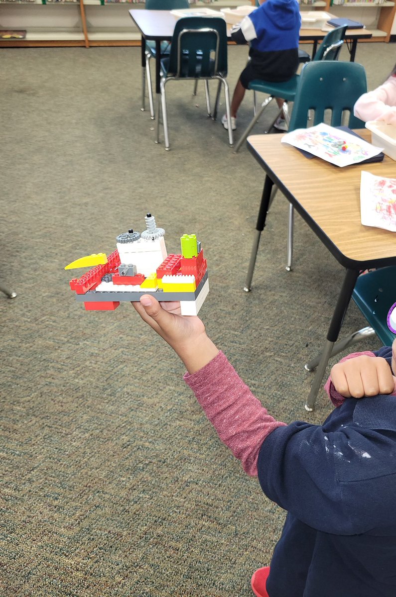 ncjames376's tweet photo. This little Kinder @Freeman_Hawks friend was so proud of his "ship with a cannon" he created during STEAM stations today in the library. 🥰 @GISDREADS #gisdlibraries @KennedyTaheri #CreativityIsImportant #LetThemPlayAndExplore #STEAMInTheLibrary #makerspaces https://t.co/6kW75dRKlS
