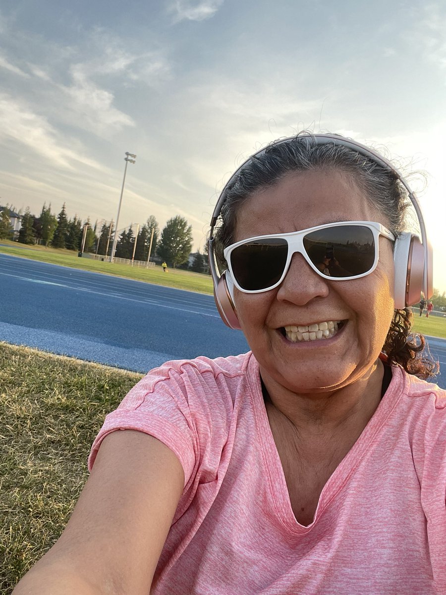 RosieBrowning18's tweet photo. This is how I debrief #wellness #workitoff Hit the track for a few rounds and music for the soul. Healing journey be lik this #mentalwellness #scheduleorbescheduled I choose proactive #writing #documented #billc31 #wearestillhere https://t.co/adkPBcLHlR