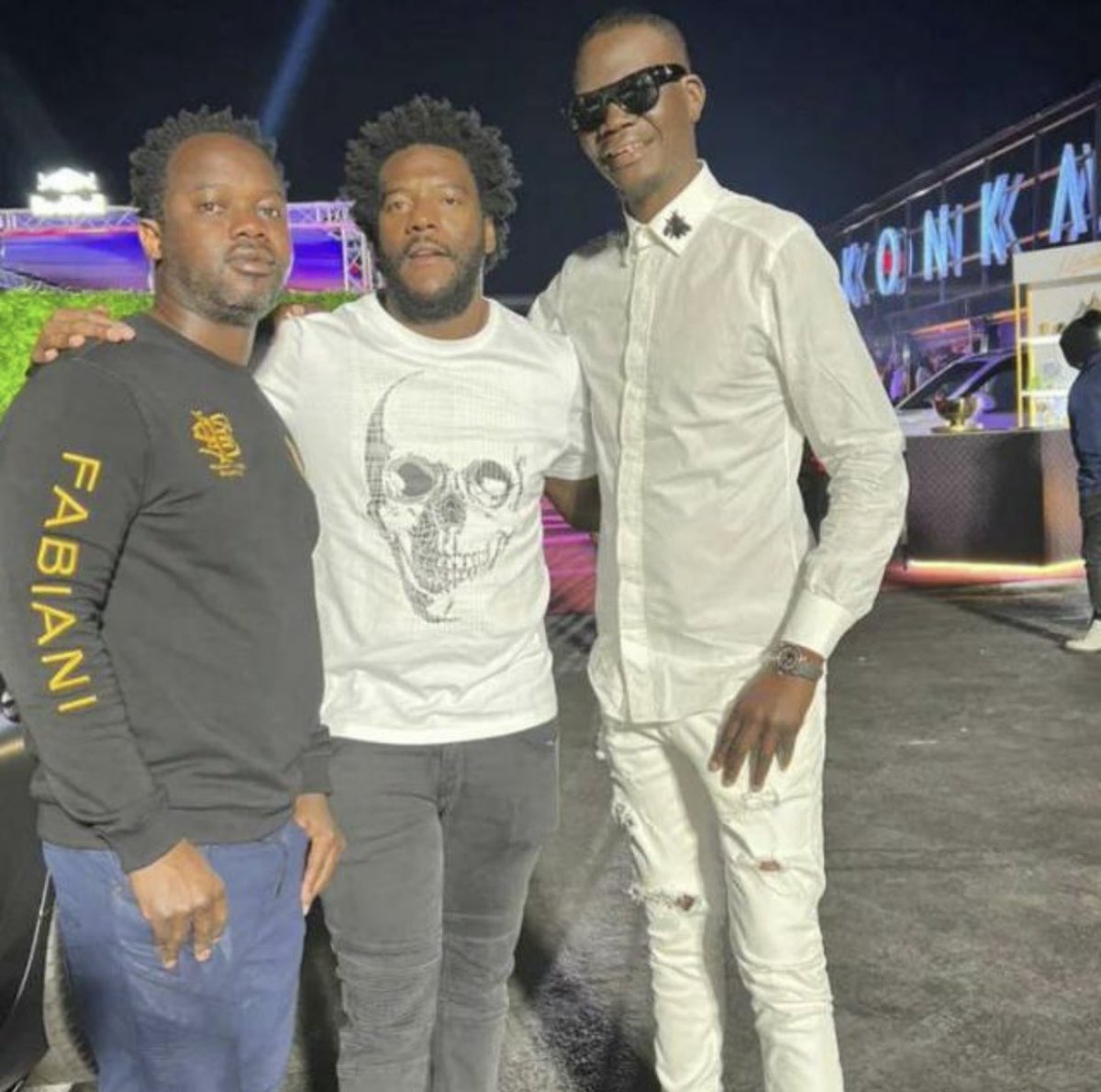 President Hichilema has requested Africa’s richest person Dangote to Invest in Agriculture In Zambia, meanwhile Emerson is giving money to criminals under the Presidential Goat scheme to Buy G Wagons in South Africa. Mnangagwa is too playful, a regional liability!