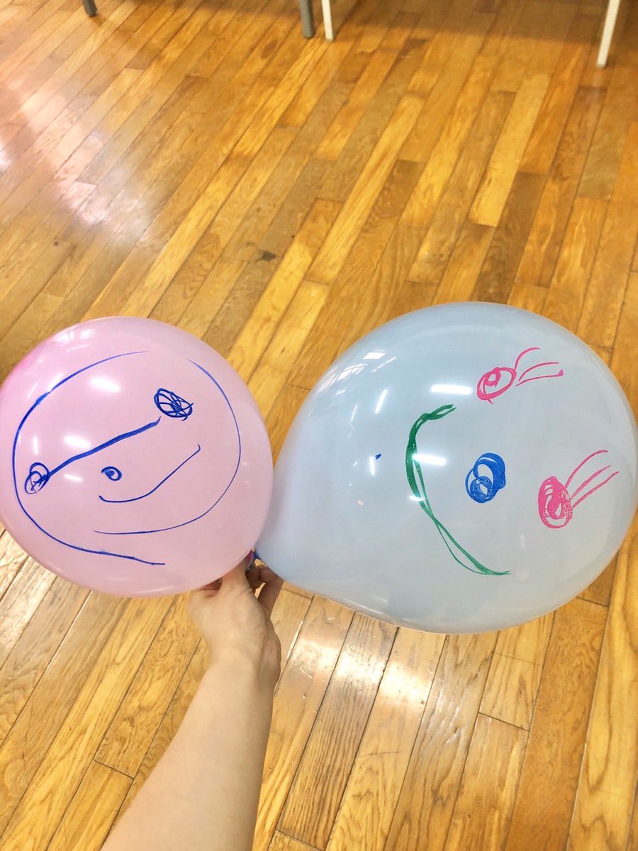 enpentas's tweet photo. こんにちは！かのんです🙋🏻‍♀️
子どもたちとプチ運動会をしました！
大盛り上がりの風船ラリー🎈
2人1組になって風船を落とさずゴールに入れます🥅
思わぬ方向に風船が飛んで行ってしまうこともあり、意外と難しい&amp;体力使います😵‍💫
でもゴールに入ったら嬉しくて2人で大喜びでした🥳 https://t.co/92tZKXD4NL
