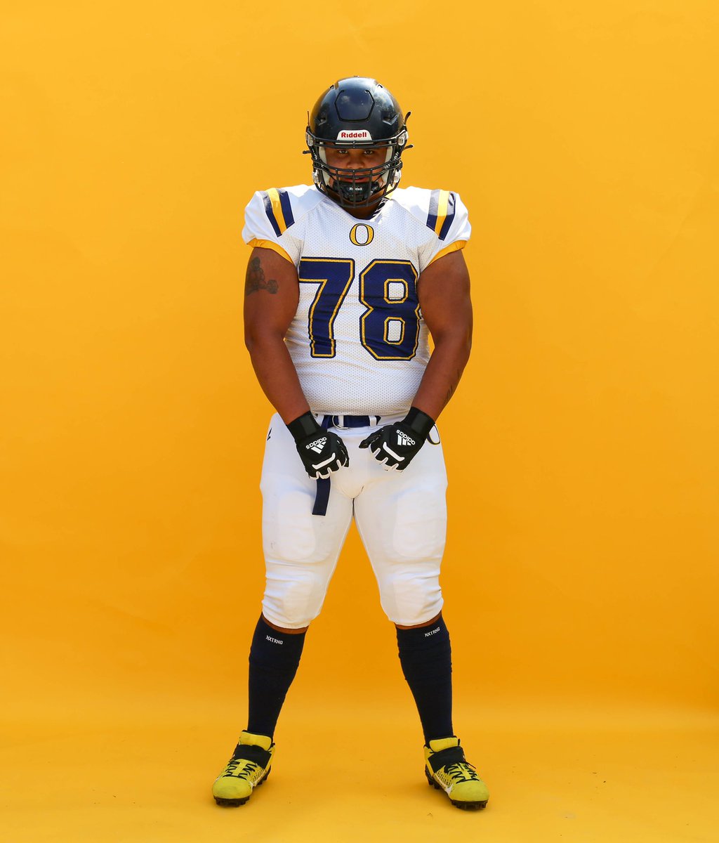 Marcus_Hansen78's tweet photo. Senior Year💛💙7️⃣8️⃣ https://t.co/q76QtryVAS