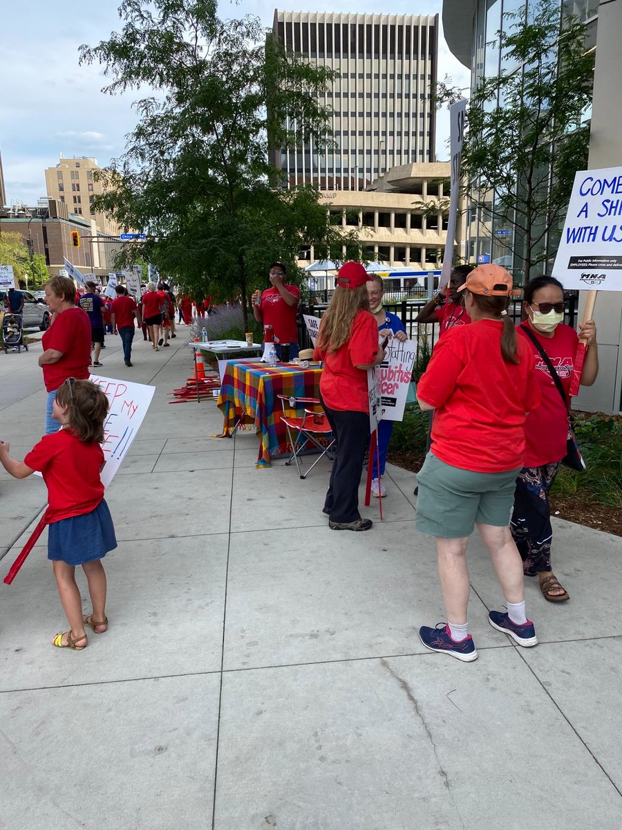 TwinCitiesCPUSA's tweet photo. We support nurses on the picket line fighting for safe working conditions!

#PatientsBeforeProfits 
#MNAReady
#UnionStrong https://t.co/J85Qdh2hfj