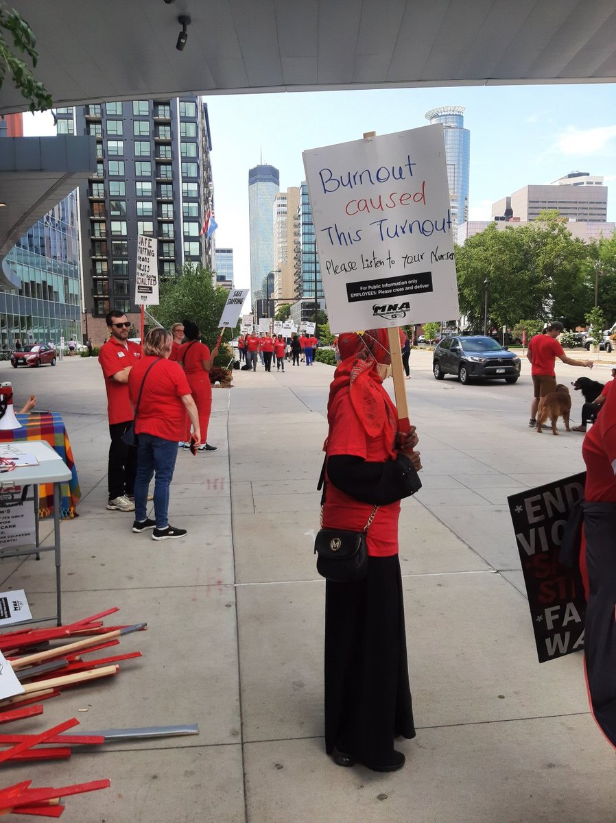 TwinCitiesCPUSA's tweet photo. We support nurses on the picket line fighting for safe working conditions!

#PatientsBeforeProfits 
#MNAReady
#UnionStrong https://t.co/J85Qdh2hfj