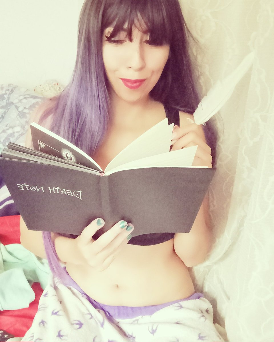 coti29029292's tweet photo. #thedeathnote anotando a los que se portan mal y no compran contenido en mi página de https://t.co/XZRIyswEY1 https://t.co/ChcRV8lwJv