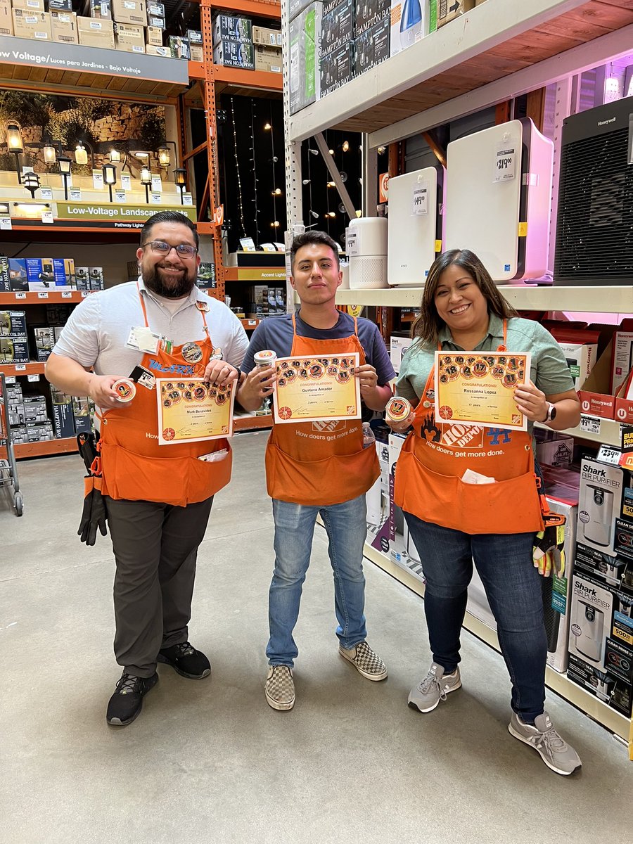 AttusoJodie's tweet photo. Happy Anniversary Rossanna, Mark and Gustavo for a combined 21 years with the orange box. Cheers to all three of them!#47won @HDTevinFreeman @LopezRossanna @D66Celest @cat_thanner https://t.co/1EXD9h8HSt