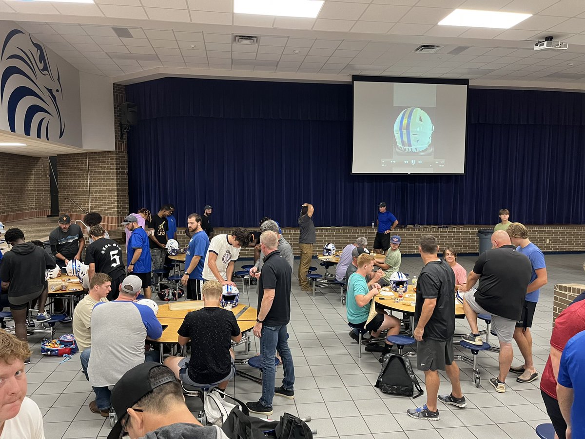 Lindale_FB's tweet photo. 2022 Decals with Dad’s was awesome!  Thankful for this group of young men and the men they chose to be with them tonight. We are one day closer! #ALLIN  #Unity🤫 https://t.co/nfu3EpIFeJ