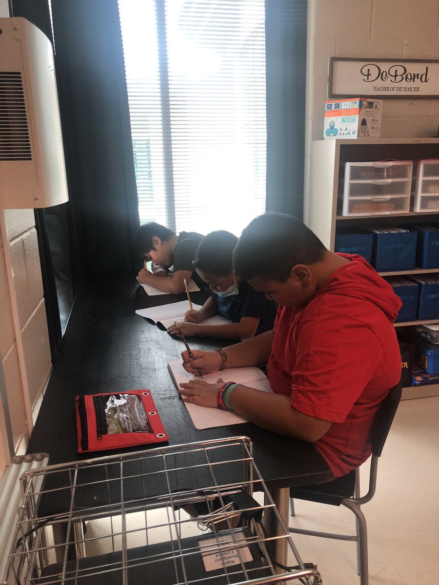 CandaceDebord's tweet photo. Working on our writing! Getting to choose their topic and where they sit really helps them to stay engaged. #tobiasproud @TobiasExplorers https://t.co/f5gNUOdA6V