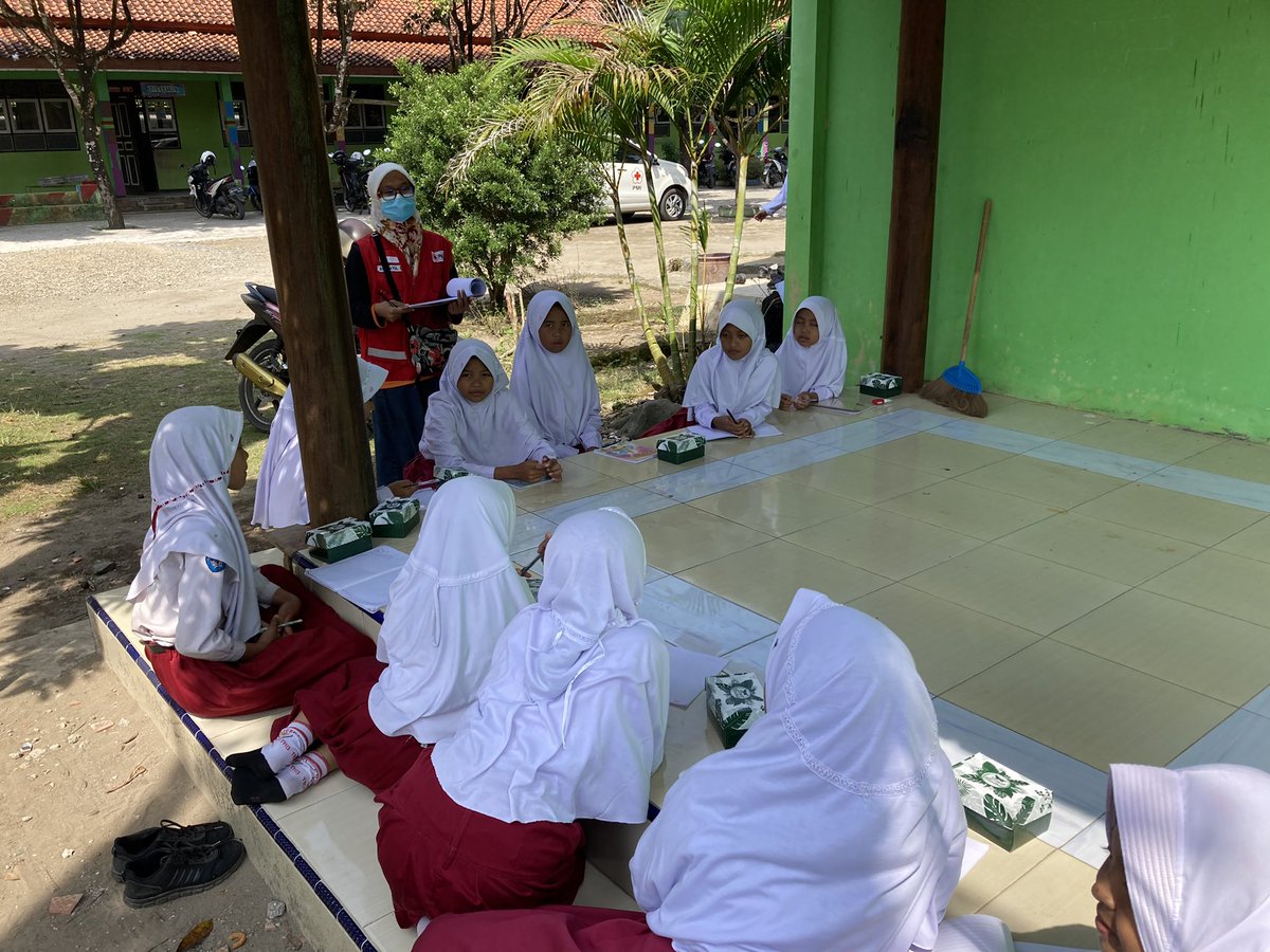 HerryFTanjung's tweet photo. Tim Evaluator PMI Pusat Kunjungan ke Sekolah SD Negeri di Tegalretno dan Waluyorejo untuk Evaluasi Tengah Tahun Program Kesiapsiagaan Tanggap Darurat Bencana di Masyarakat &amp; sekolah Selatan Jawa di Kebumen, Jawa Tengah. Senin, (22/8). Cc @RadioElshinta @SonoraFM92 https://t.co/yqLOgTbJ4K